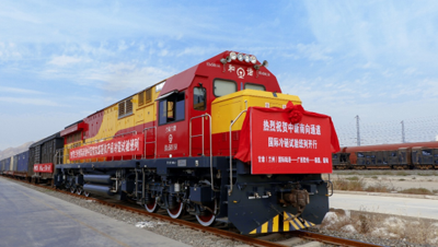 統(tǒng)籌班列運(yùn)營(yíng)管理、貨源組織、開(kāi)行計(jì)劃、跨境聯(lián)運(yùn)，爭(zhēng)取圖定班列、運(yùn)費(fèi)下浮和班列補(bǔ)貼等政策，對(duì)各港口定位和布局優(yōu)化調(diào)整，重點(diǎn)開(kāi)展中歐、中亞、南亞、西部陸海新通道國(guó)際班列貨源組織、開(kāi)行計(jì)劃，推進(jìn)班列運(yùn)營(yíng)管理和通道建設(shè)；零擔(dān)貨物去程班列集拼集運(yùn)和回程班列集散分撥；整車(chē)貨物及大宗物資集拼集運(yùn)和分撥加工等業(yè)務(wù)，在國(guó)際班列沿線(xiàn)重要節(jié)點(diǎn)布局海外加工基地、物流基地及海外倉(cāng)等，增強(qiáng)國(guó)際班列集聚輻射效應(yīng)。