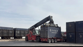  甘肅國(guó)際物流集團(tuán)春節(jié)生產(chǎn)經(jīng)營(yíng)“馬不停蹄”